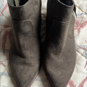 Elegant Suede Ankle Boots - Brown
